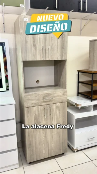 Escuchamos tus sugerencias y llevamos la Alacena Fredy al siguiente nivel. Una versión renovada y diseñada para maximizar la organización de tu cocina, con compartimentos más amplios y una distribución inteligente. Todo lo que necesitas en un solo mueble, ahora mucho más práctico y fácil de ubicar en cualquier espacio. ¡Escríbenos para conocer los diseños disponibles y llévatela hoy mismo!

🍽️ Platero integrado en la parte superior
🗄️ Cajón central con rieles de deslizamiento suave
📦 Puertas dobles inferiores con gran capacidad de almacenamiento
🛞 Nuevos rodachines para moverla sin ningún esfuerzo
🎨 Disponible en 2 opciones de diseño

⭐ Variedad y calidad al mejor precio ⭐

📍Cra 8 # 12-44, Pereira, Risaralda
📦 Envíos a todo el eje cafetero
📲 Contáctanos: 315 578 6782 - wa.me/573155786782
🌐 [www.elmundodelosmuebles.com](https://www.elmundodelosmuebles.com)

#ElMundoDeLosMuebles #MueblesPereira #MueblesColombia #HogarConEstilo #MueblesConEstilo #DiseñoInterior #PersonalizaciónEnMuebles
#AlacenaFredy #MueblesDeCocina #OrganizacionDeCocina #AlacenaModerna #CocinasPracticas